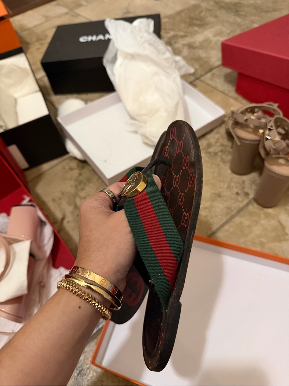 Gucci Brown GG Monogram Flip Sandals with Green and Red Webbing - Picture 2 of 3